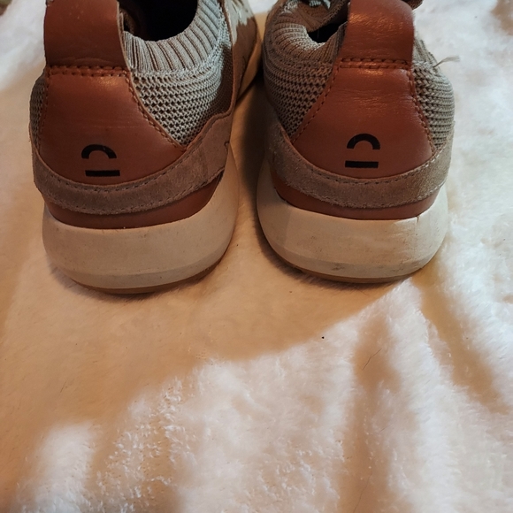 Earth shoes size eight and a half - Picture 2 of 5